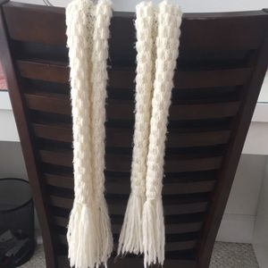 white wool scarf